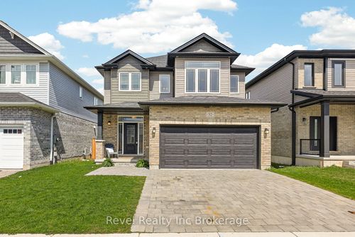32 Sutherland Cres, Ingersoll, ON, N5C0E3 | Card Image