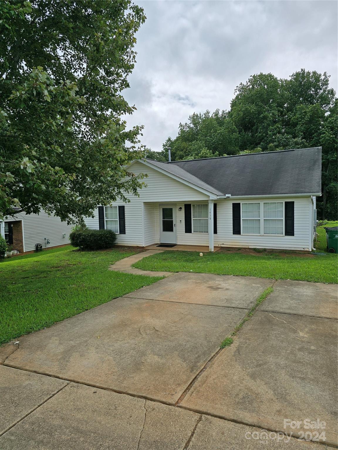 Clooney Ln, Charlotte, NC 28262