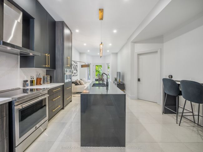 B - 357 Euclid Ave, Home with 2 bedrooms, 1 bathrooms and null parking in Toronto ON | Image 10