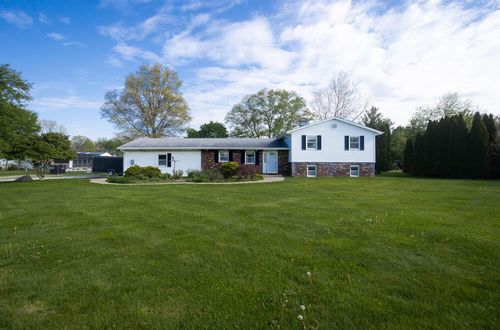 31 E St Rd 8, Kouts, IN, 46347 | Card Image