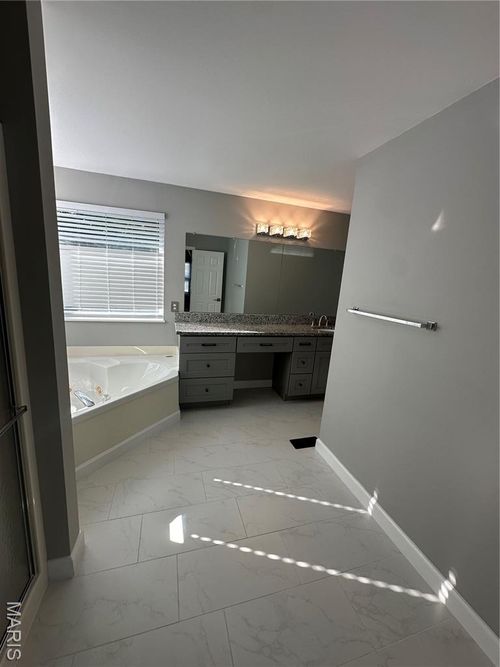 11993 Moorland Manor Ct, Saint Louis, MO, 63146-5359 | Card Image