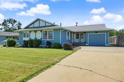 2158 Kensington Rd, Salina, KS, 67401-6827 | Card Image