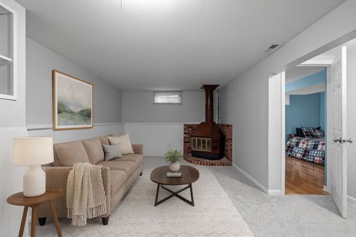 203 Basswood Dr, North Aurora, IL, 60542-1015 | Card Image