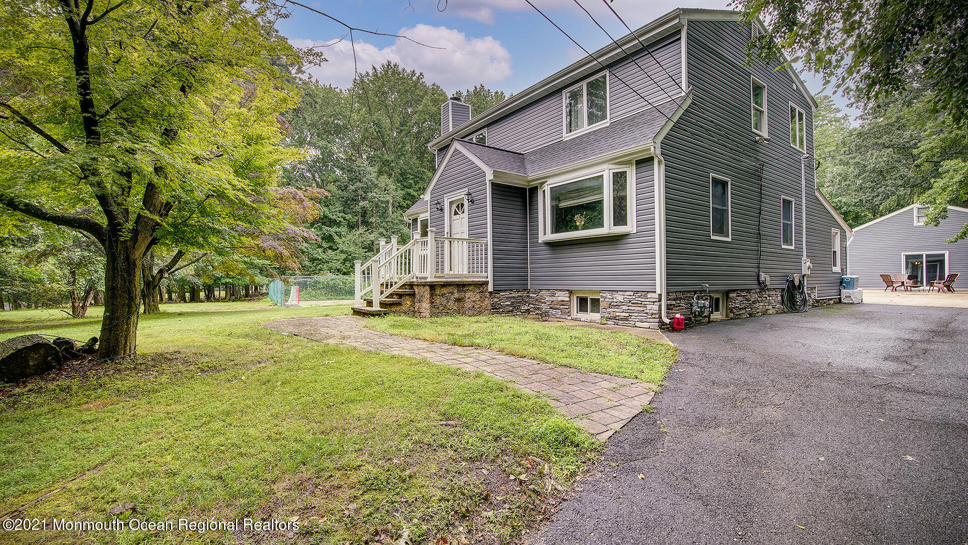 Syngle Way, Morganville, NJ 07751