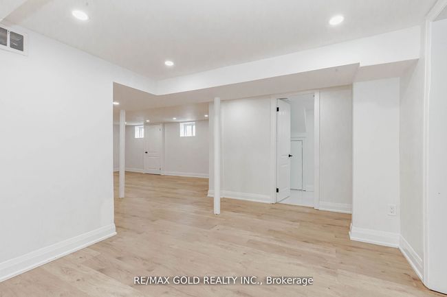 1362 Pharmacy Ave, House other with 5 bedrooms, 3 bathrooms and 3 parking in Scarborough ON | Image 38