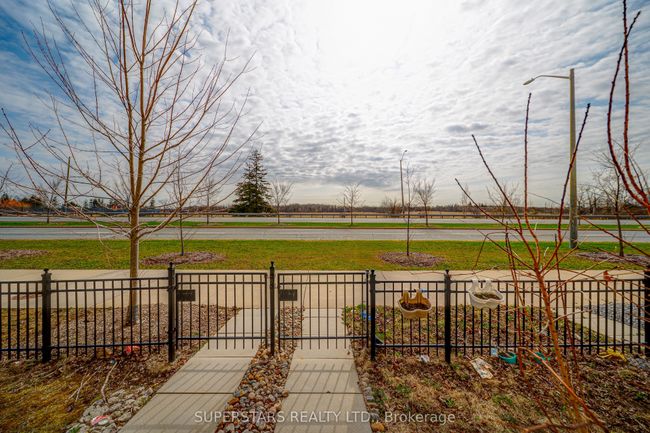 1916 Donald Cousens Pky, House attached with 3 bedrooms, 4 bathrooms and 1 parking in Markham ON | Image 24