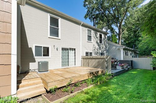 1312 Brook Ln, Rochester Hills, MI, 48306-4209 | Card Image