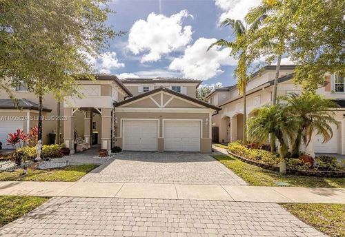 385 Ne 36th Avenue Rd, Homestead, FL, 33033-7111 | Card Image