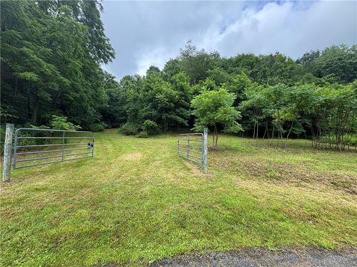 201 Comer Rd, Smithton, PA, 15479-1519 | Card Image