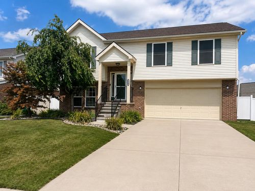 20790 Briarwood St, Brownstown, MI, 48183-7008 | Card Image