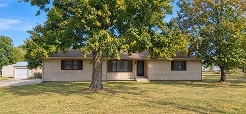 104 S Virginia St, Toledo, IL, 62468-1347 | Card Image