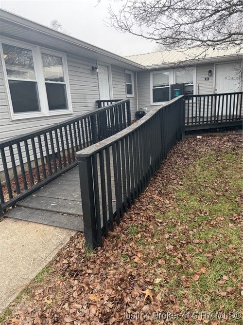 955 N Eastern School Rd, Pekin, IN, 47165-7922 | Card Image