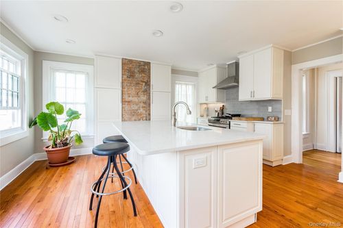 39 213th St, Bayside, NY, 11361 | Card Image