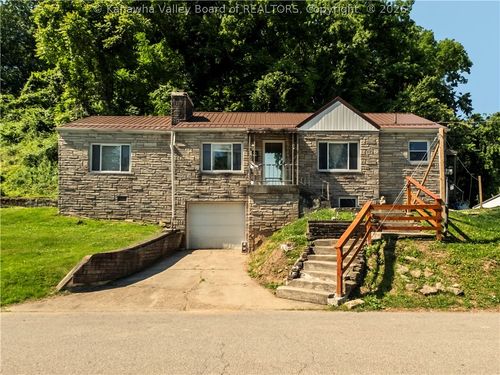 2743 Daniels Ave, South Charleston, WV, 25303-2514 | Card Image