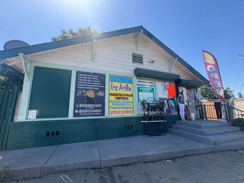 1902 E Harding Way, Stockton, CA, 95205-3710 | Card Image