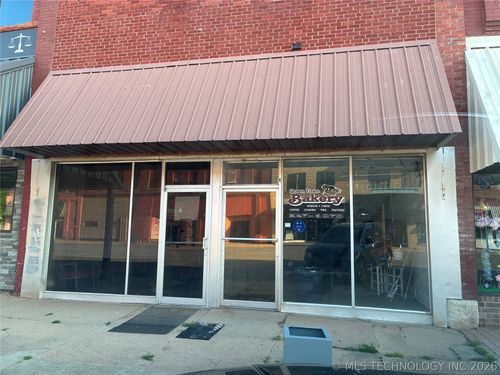 123 W Broadway St, Anadarko, OK, 73005-2805 | Card Image