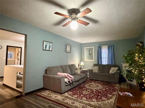 28 Greenwood Dr, Lebanon, MO, 65536-3508 | Card Image
