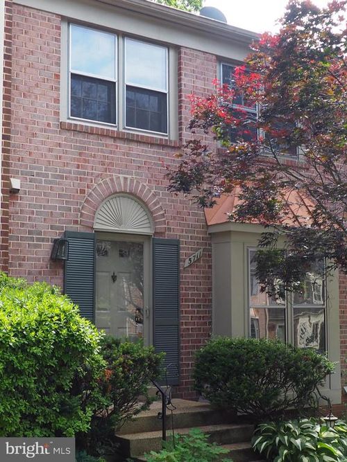 5711 Crownleigh Ct, BURKE, VA, 22015-1855 | Card Image