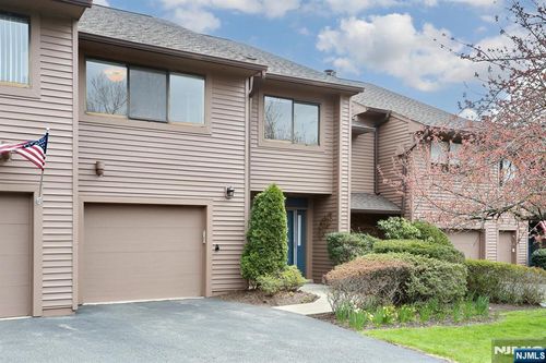 152 Winchester Ct, Twp Washingtn, NJ, 07676-4352 | Card Image