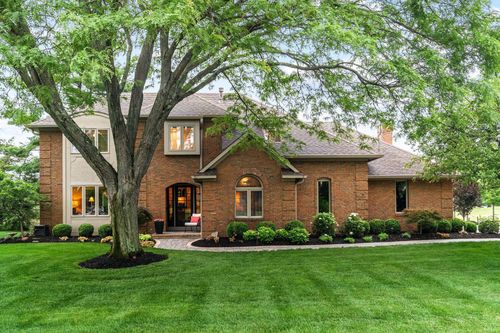 8602 Davington Dr, Dublin, OH, 43017-7618 | Card Image