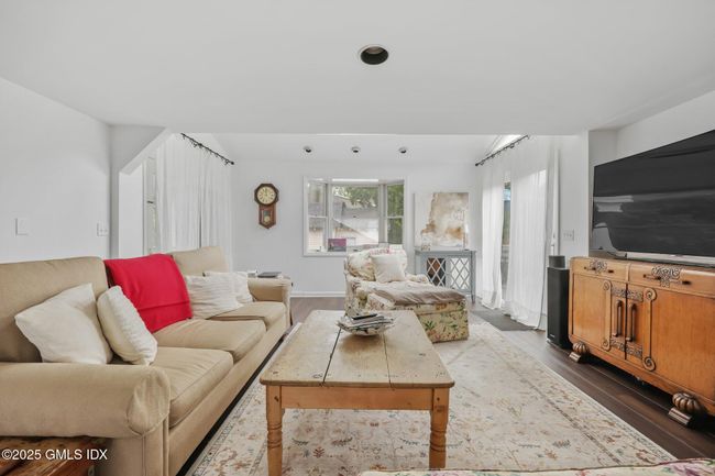 Family Room | Image 20