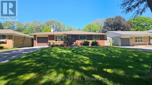 1066 Marley Cres, Burlington, ON, L7T3S1 | Card Image