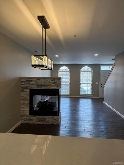 3046 Camden Dr, Troy, MI, 48084-7020 | Card Image