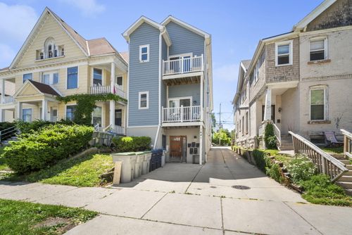 1641 N Franklin Pl, Milwaukee, WI, 53202-1560 | Card Image