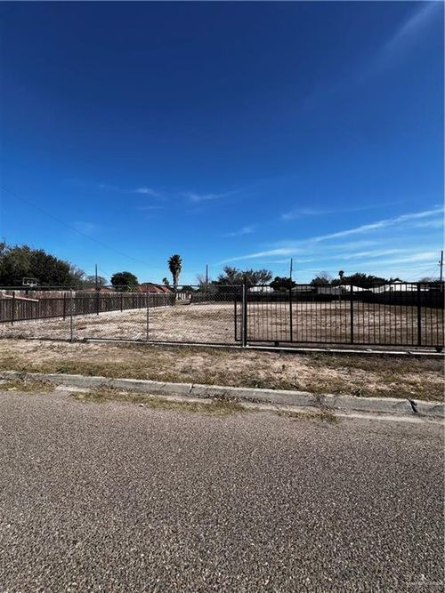 000 N Maple St, Mission, TX, 78573 | Card Image