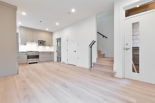 2636 Ward St, Vancouver, BC, V5R4S6 | Card Image