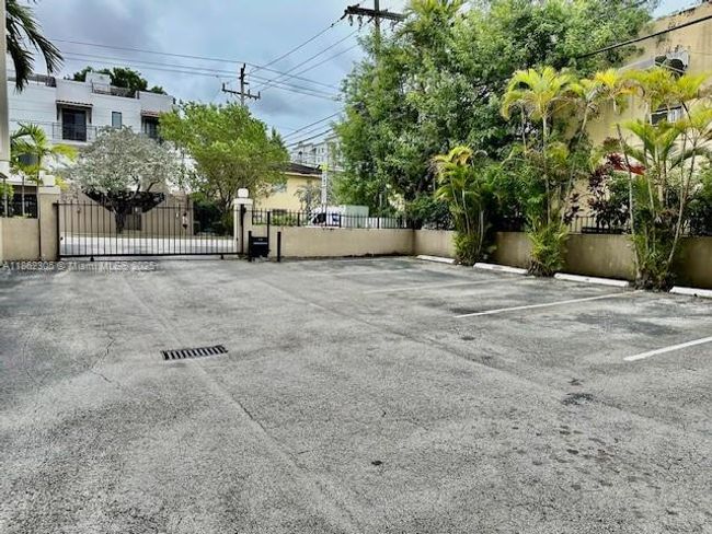 APT-207 - 110 Salamanca Ave, Condo with 2 bedrooms, 2 bathrooms and null parking in Coral Gables FL | Image 32