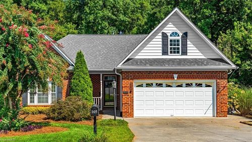 105 Meadows Edge Rd, Clemmons, NC, 27012-8984 | Card Image