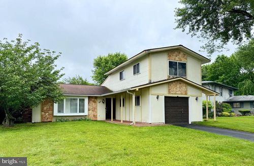 1 Surrey Ct, MOUNT HOLLY, NJ, 08060-3284 | Card Image