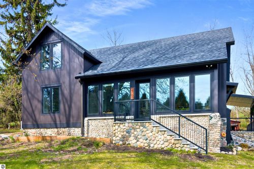 2768 S Center Hwy, Suttons Bay, MI, 49682-9256 | Card Image