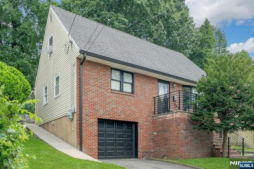 774 Ravenhill Pl, Ridgefield, NJ, 07657-1310 | Card Image