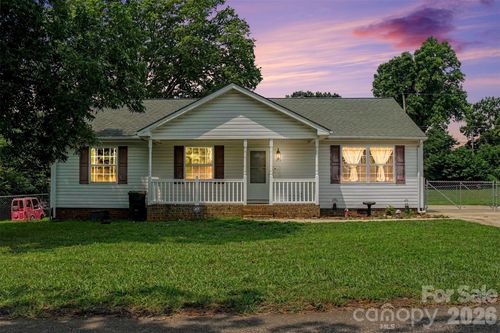 409 Baker St, Kings Mountain, NC, 28086-2401 | Card Image