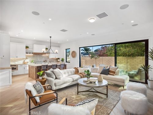 379 La Perle Pl, Costa Mesa, CA, 92627-3760 | Card Image