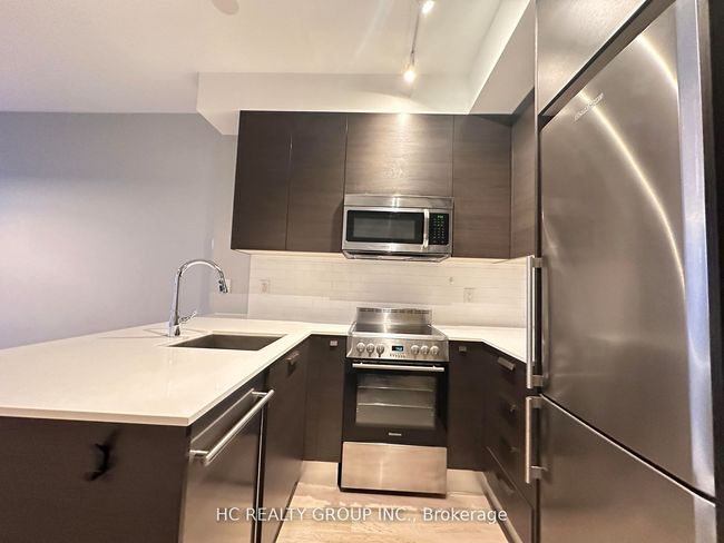 1706 - 57 St Joseph St, Condo with 2 bedrooms, 1 bathrooms and 1 parking in Toronto ON | Image 8