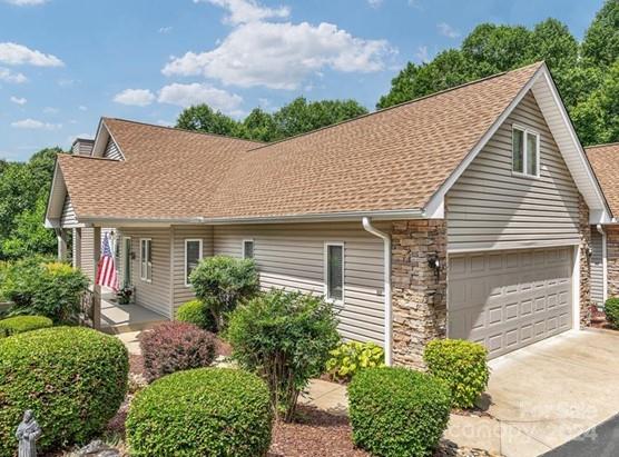 Cumming Woods Ln, Hendersonville, NC 28739