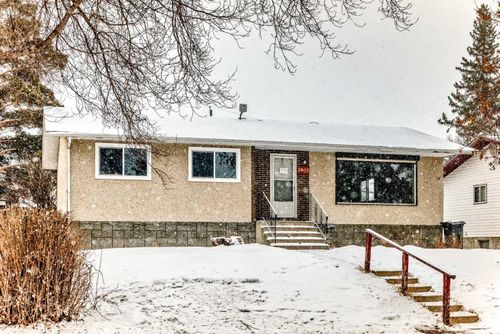 3905 43 St, Ponoka, AB, T4J1B2 | Card Image