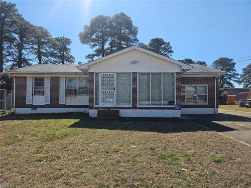 1207 Darren Dr, Portsmouth, VA, 23701-3730 | Card Image