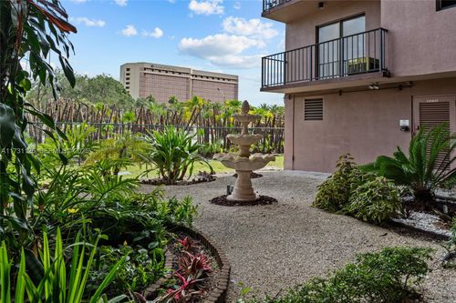 406-605 Nw 72nd Ave, Miami, FL, 33126-5860 | Card Image