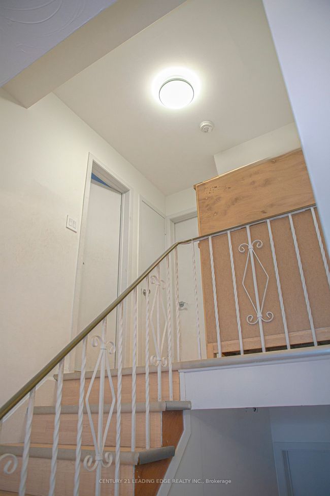 7 Futura Dr, House attached with 6 bedrooms, 2 bathrooms and 4 parking in North York ON | Image 12