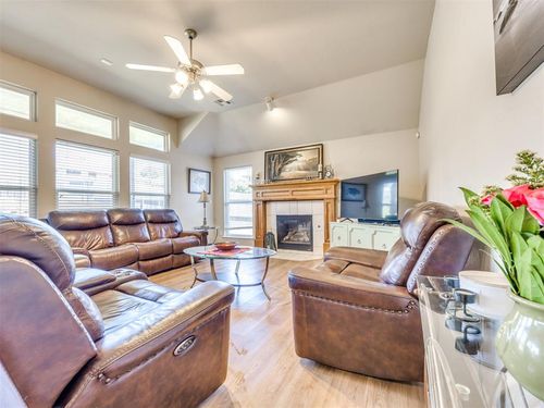 516 Woodsong Drive, Norman, OK, 73071 | Card Image