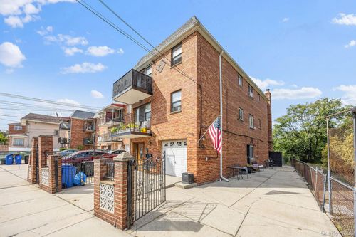 7521 Caldwell Ave, Middle Village, NY, 11379-5294 | Card Image