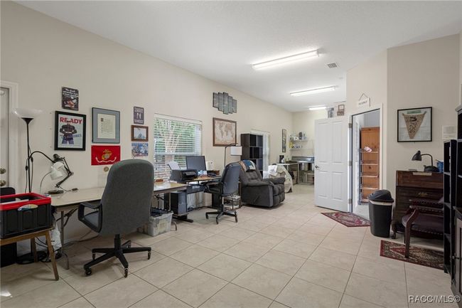 Inlaw or hobby room | Image 32