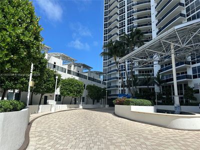 1509 - 400 Alton Rd, Condo with 2 bedrooms, 2 bathrooms and null parking in Miami Beach FL | Image 2