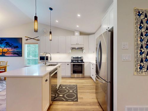 7808 Eagle Dr, Halfmoon Bay, BC, V7Z1A3 | Card Image
