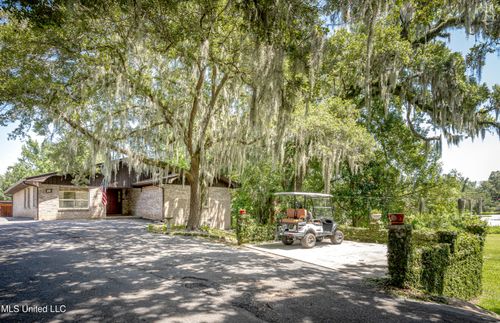416 Jackson Ave, Ocean Springs, MS, 39564-4618 | Card Image