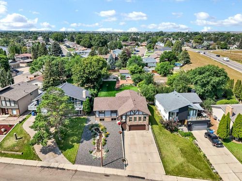 1174 16 St Ne, Medicine Hat, AB, T1C1P9 | Card Image